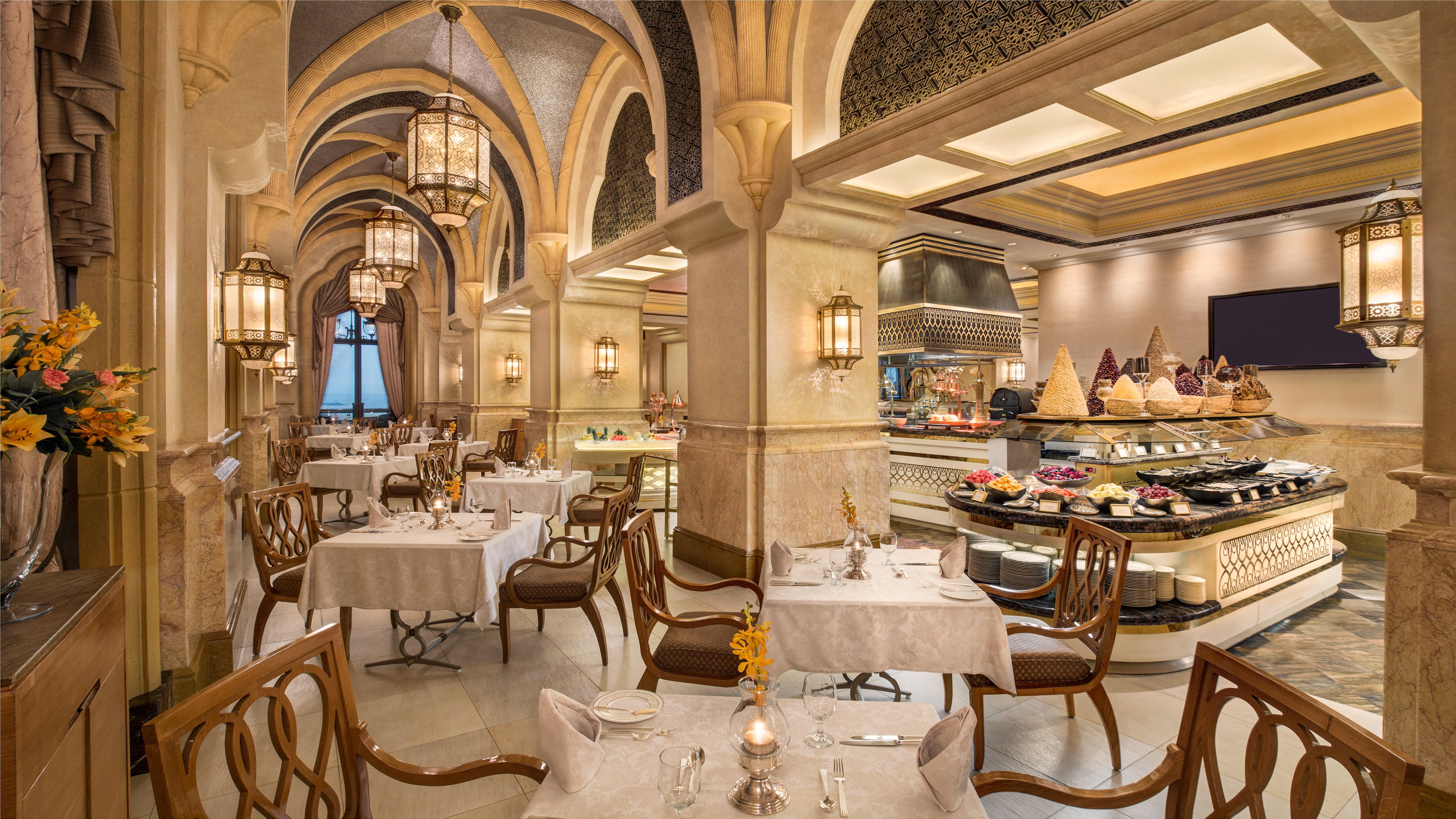 Emirates Palace Mandarin Oriental, Station touristique Abou Dabi
