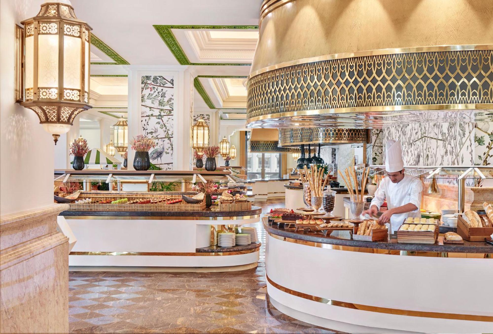 Emirates Palace Mandarin Oriental, Station touristique