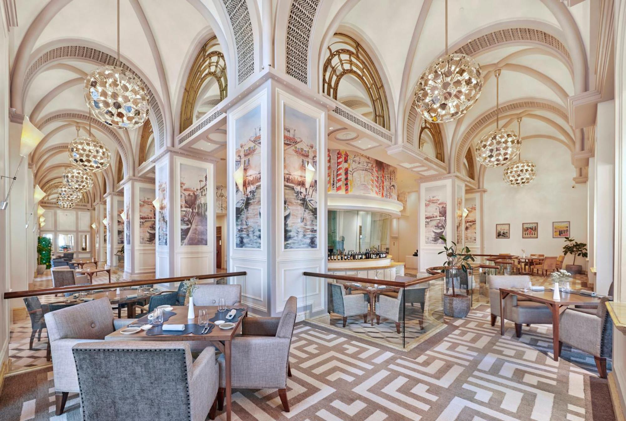 Emirates Palace Mandarin Oriental, Station touristique 5*